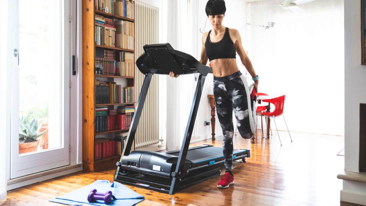 भूखे रहकर नहीं कम होने वाला मोटापा, ये Treadmill With Auto Incline हैं आपके लिए वरदान जो छूमंतर करेंगी चर्बी