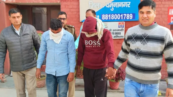नशीली दवाइयों की तस्करी करने में डॉक्टर सहित दो गिरफ्तार।