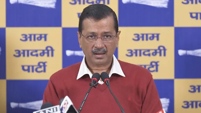 कानून व्यवस्था को लेकर प्रेस कॉन्फ्रेंस कर केंद्र सरकार पर भड़के केजरीवाल।