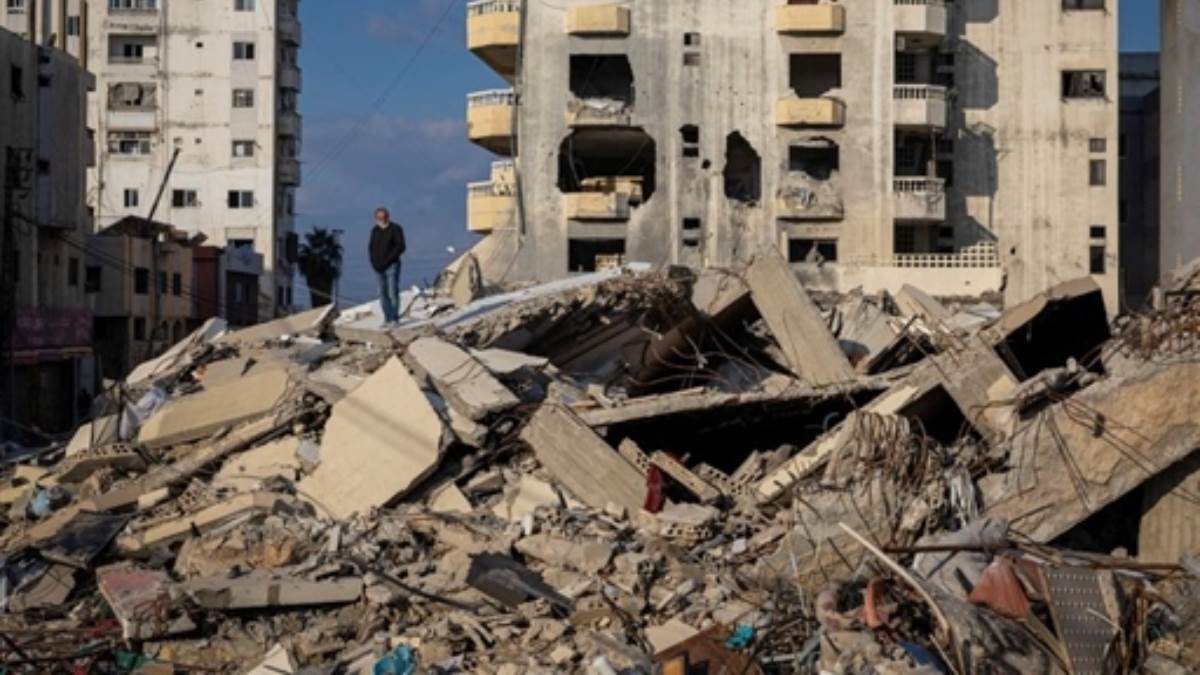israel fresh attack on hezbollah bases after announcement of ceasefire fired rockets