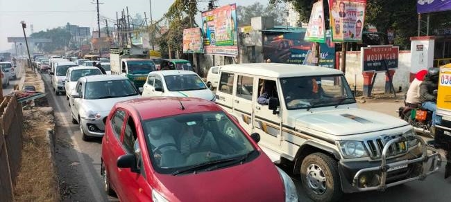 जाम ने रोकी हाईवे की रफ्तार, लोग परेशान