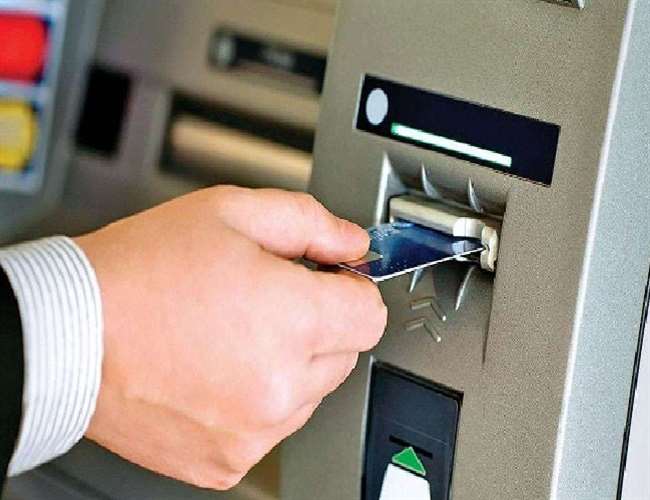 महंगा हुआ एटीएम का इस्तेमाल, अब और ढीली होगी जेब, बैंकों ने बढ़ाया सर्विस चार्ज और टैक्स - ATM uses is now expensive because banks increased service charge and tax Jagran Special