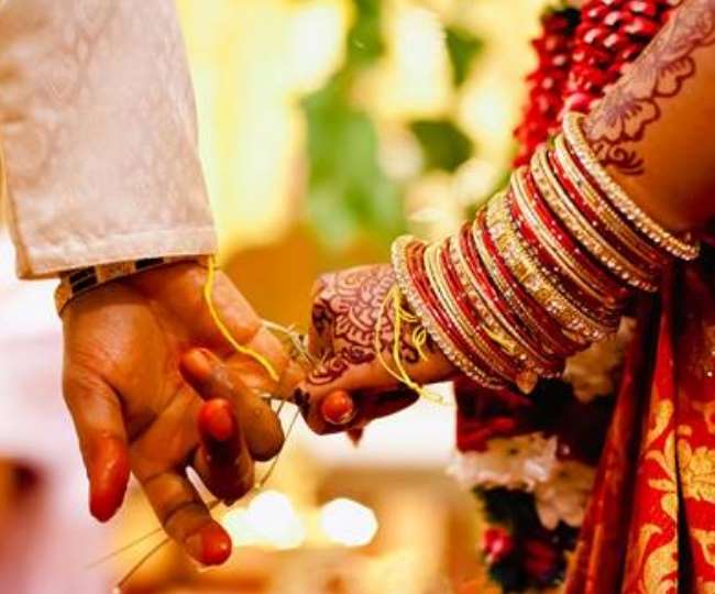 लड़कियों के विवाह की उम्र तय करने वाली संसद की समीक्षा समिति में सिर्फ एक महिला सदस्य है।