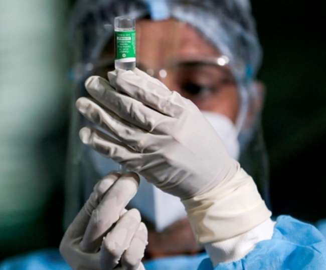 कोरोना महामारी की तीसरी लहर के गहराते खतरे के बीच किशोरों का सोमवार से टीकाकरण शुरू हो रहा है।