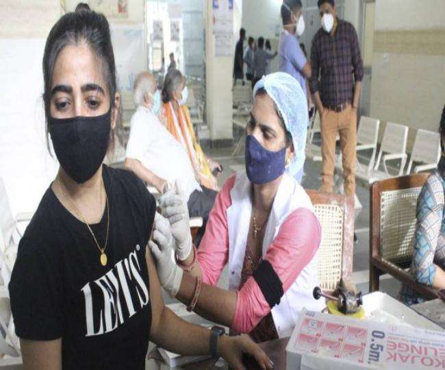 दिल्ली में 15 से 18 साल की उम्र के करीब 10 लाख बच्चे हैं।