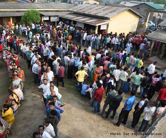 चुनाव आयोग समय से पांच राज्यों में चुनाव करवाने की तैयारी में तो जुट गया है...