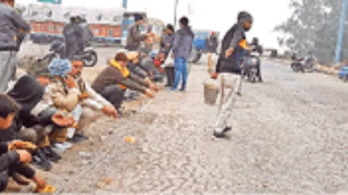 हरियाणा-पंजाब की सीमा पर लंगर लगाते किसान।