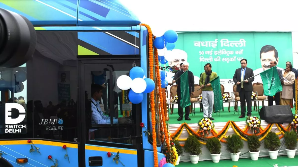 Delhi Electric Buses: डीटीसी के बेड़े में हुईं शामिल 50 और नई इलेक्ट्रिक बसें, CM केजरीवाल ने दिखाई हरी झंडी