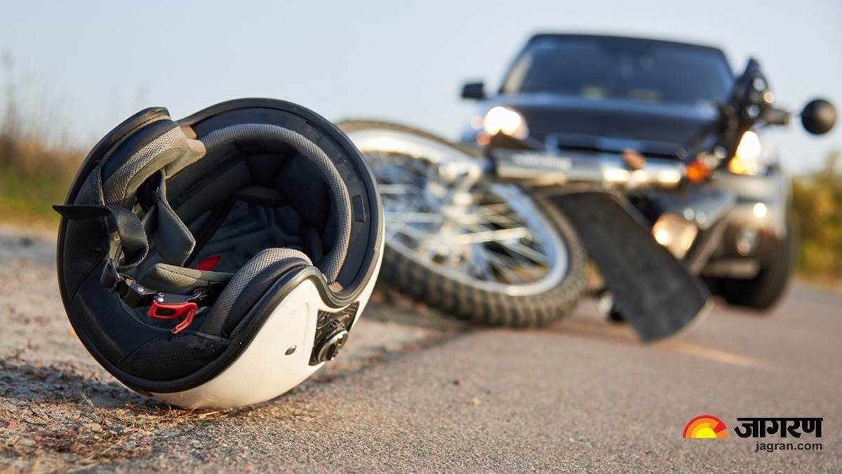 madhya pradesh road accident in guna three people died in collision between two bikes