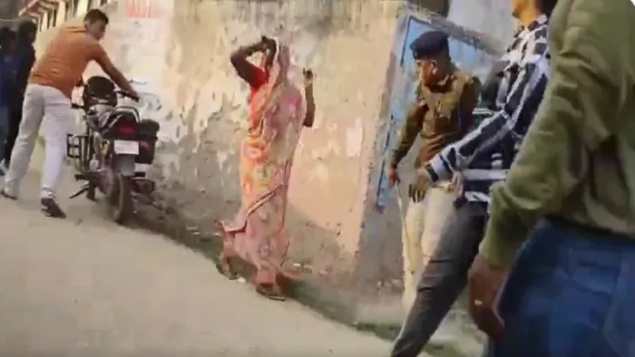 सुरसंड में महिला पर लाठी बरसाने वाले थानेदार लाइन हाजिर