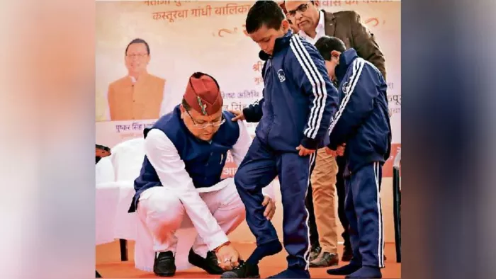 प्रत्येक बच्चे की शिक्षा को लेकर गंभीर है सरकार- धामी