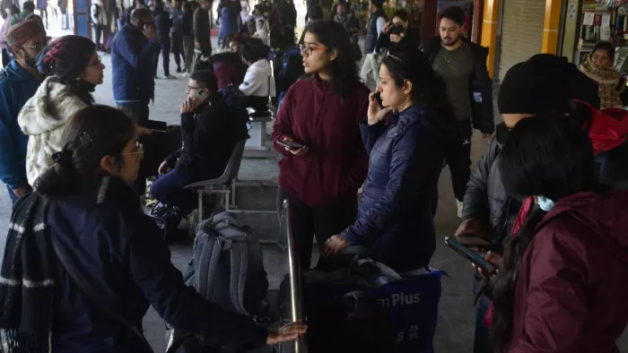 ट्रांसपोर्ट स्ट्राइक के चलते नए साल के पहले दिन यात्री रहे परेशान