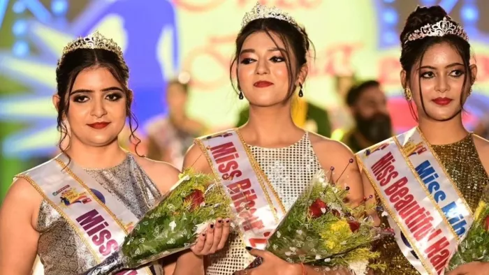 राजधानी पटना में मिस बिहार का ख़िताब जीतने के बाद नवादा की बिटिया स्मृति।