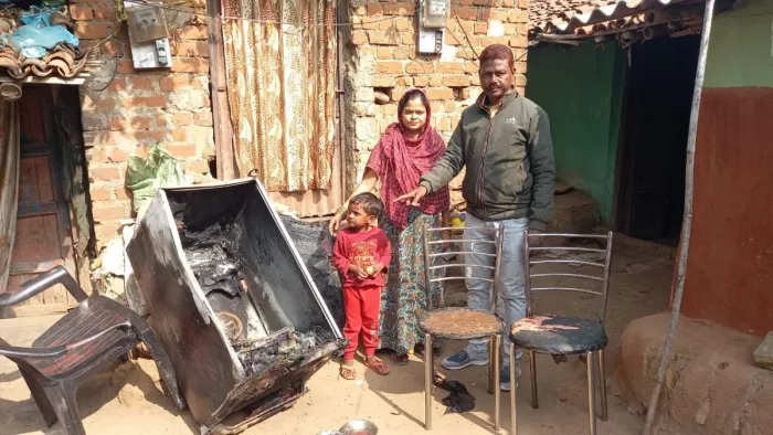 बर्तन तक जलकर हो गए राख, आठ हजार नकदी समेत कीमती सामान के उड़े चिथड़े