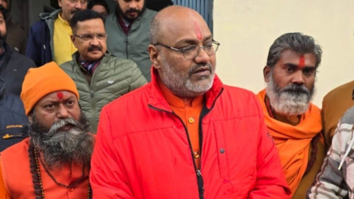 https://www.jagranimages.com/images/newimg/02012025/02_01_2025-yeti_narsimhanand_23860002.jpg