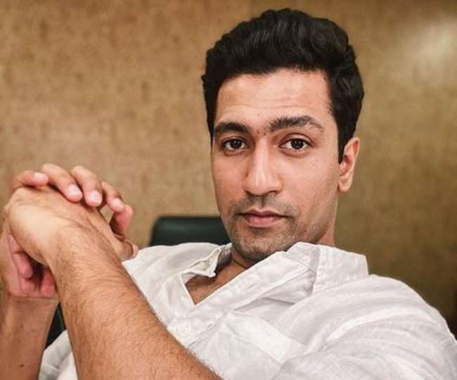 Vicky Kaushal Share A Hilarious Post For Fan Who Give Him Samosa And Jalebi At Airport