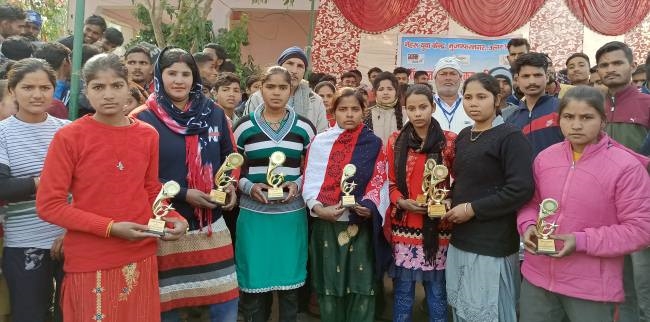 girls showed jauhar in running kabaddi and shot throw