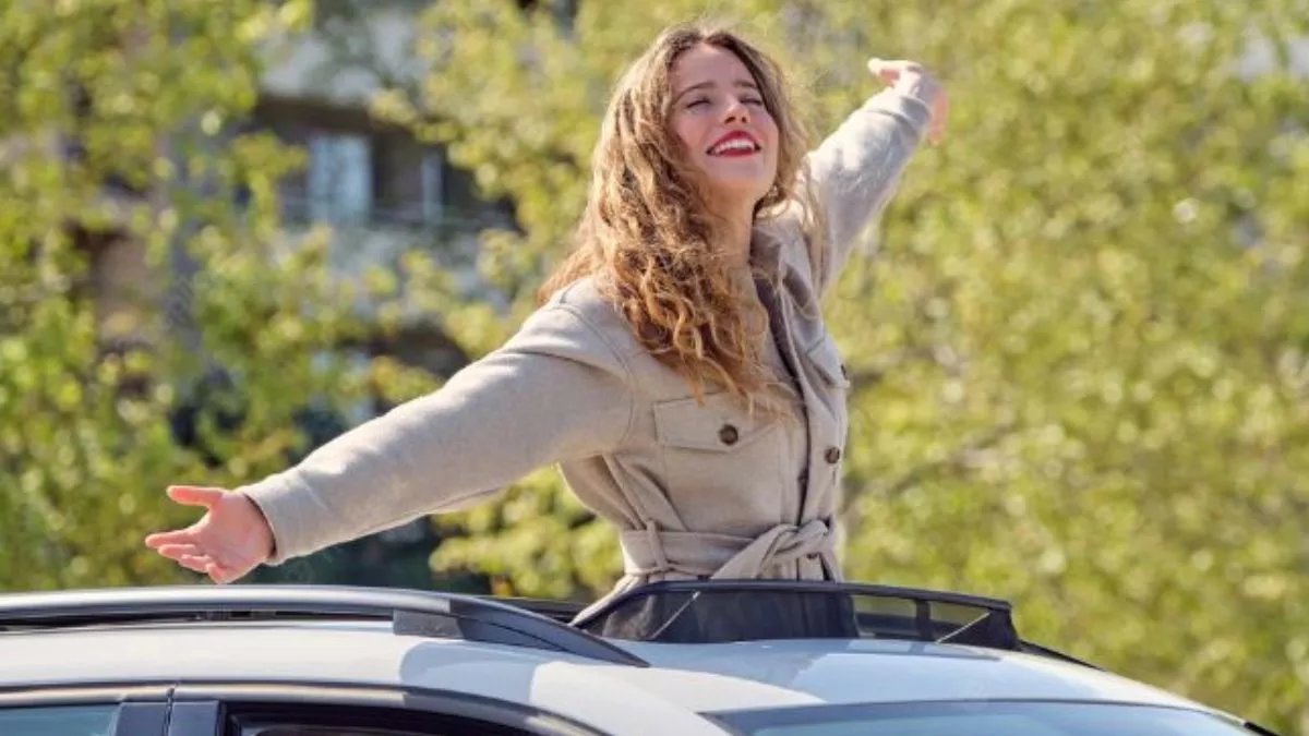 A car with sunroof can become a problem for you, the challan can be cut