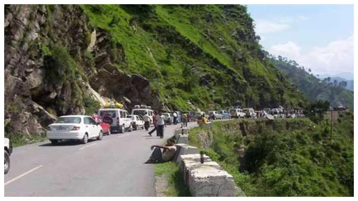 Jammu- Srinagar Highway यातायात के लिए खुला, फिर से शुरू हुई कश्मीर घाटी की लाइफलाइन