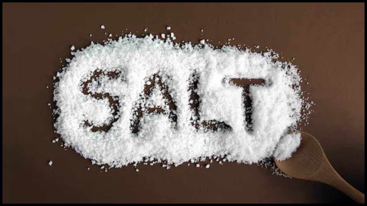 Excess of Salt: ज्यादा नमक खाने से शरीर में दिखने लगते हैं ये 6 लक्षण, आज  ही करें आदत में सुधार - Excess of Salt these 6 symptoms shows the excess  consumption