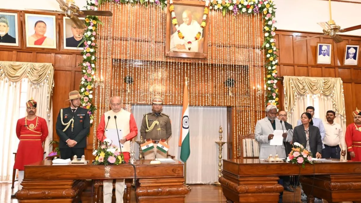 Champai Soren: चंपई सोरेन बने झारखंड के नए मुख्यमंत्री, कांग्रेस-RJD कोटे से दो विधायकों ने ली मंत्री पद की शपथ