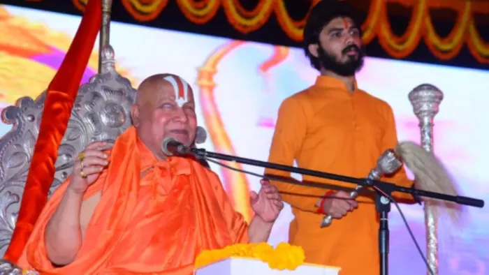 जगद्गुरु रामभद्राचार्य की अचानक बिगड़ी तबीयत, सीने में इन्फेक्शन