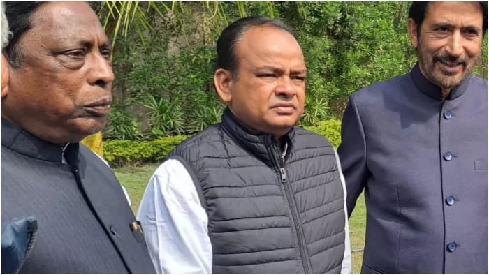 हैदराबाद नहीं जाना चाहते थे कांग्रेस के कई विधायक, मनाने के लिए प्रभारी पहुंचे गेस्ट हाउस