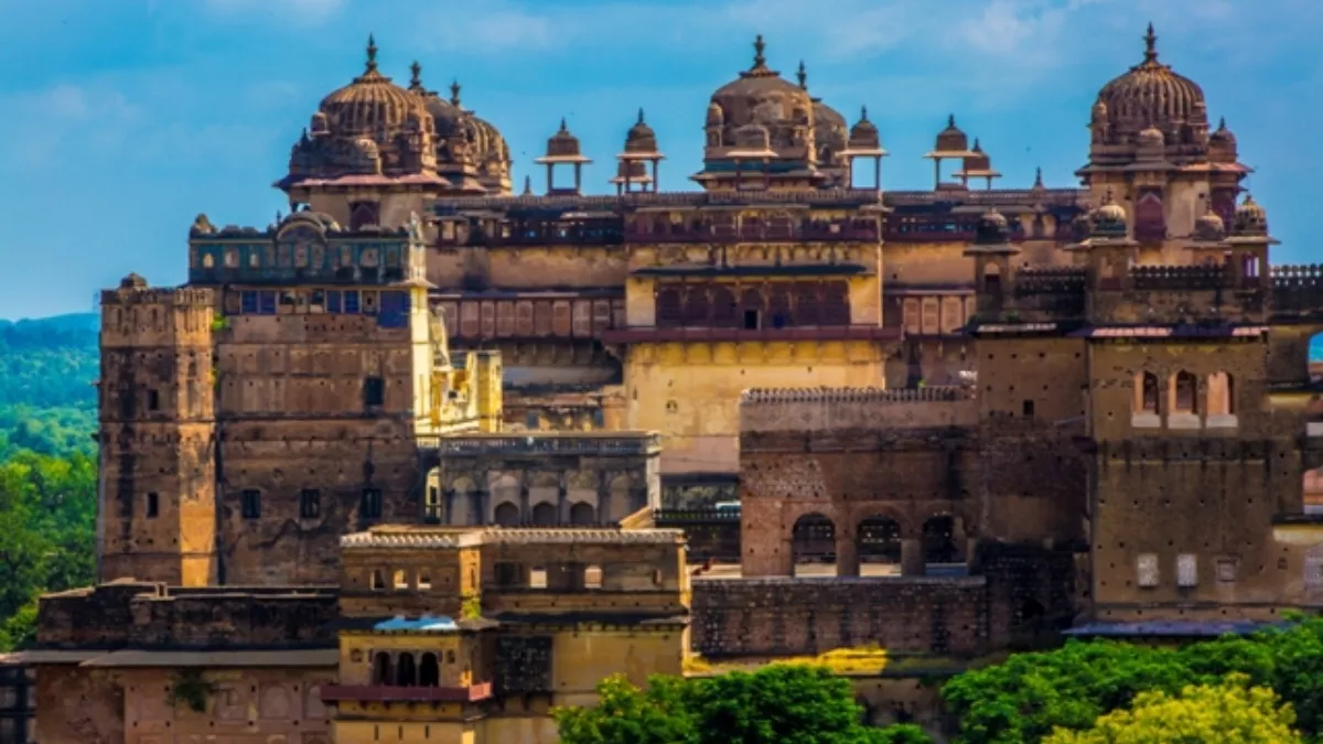 Madhya Pradesh Forts: बेहद खूबसूरत हैं एमपी के ये गुमनाम किले, एक बार जरूर  करें इनका दीदार - from orchha fort to datia fort must visit these unknown  forts of madhya pradesh