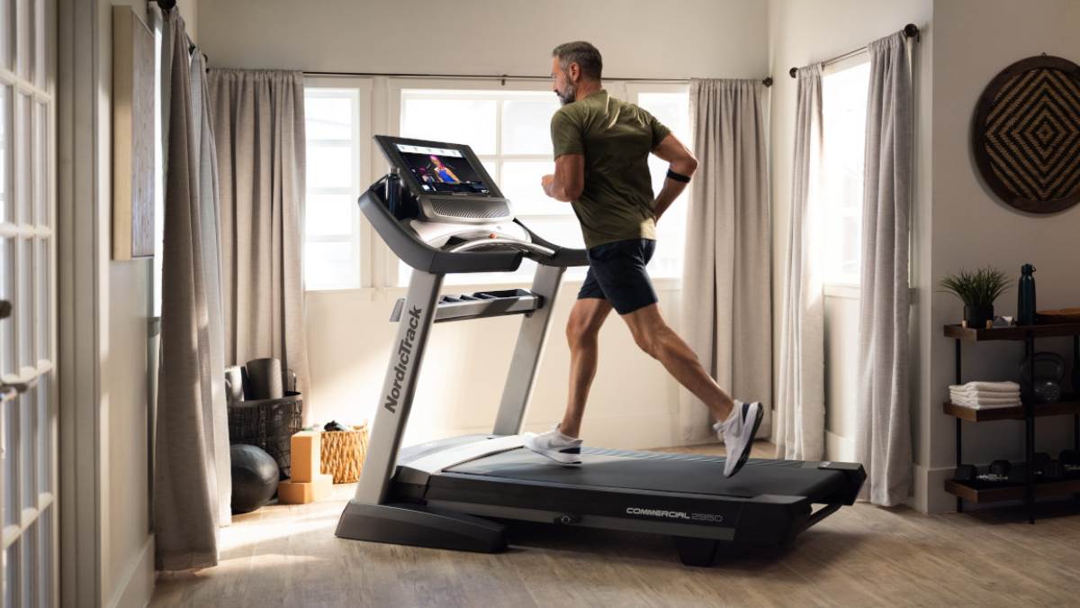 जिम न जानें वाले आलसियों के लिए ये Treadmill For Home हैं सेहत का खजाना! अब घर पर बहाएं पसीना, कीमत है सबसे कम