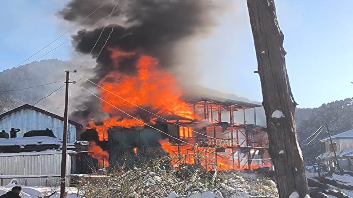 a massive fire broke out in a four storey house at basantgarh in udhampur