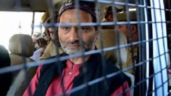 अलगाववादी नेता यासीन मलिक ने इलाज के लिए AIIMS ले जाने के लिए दिल्ली HC से मांगी इजाजत।