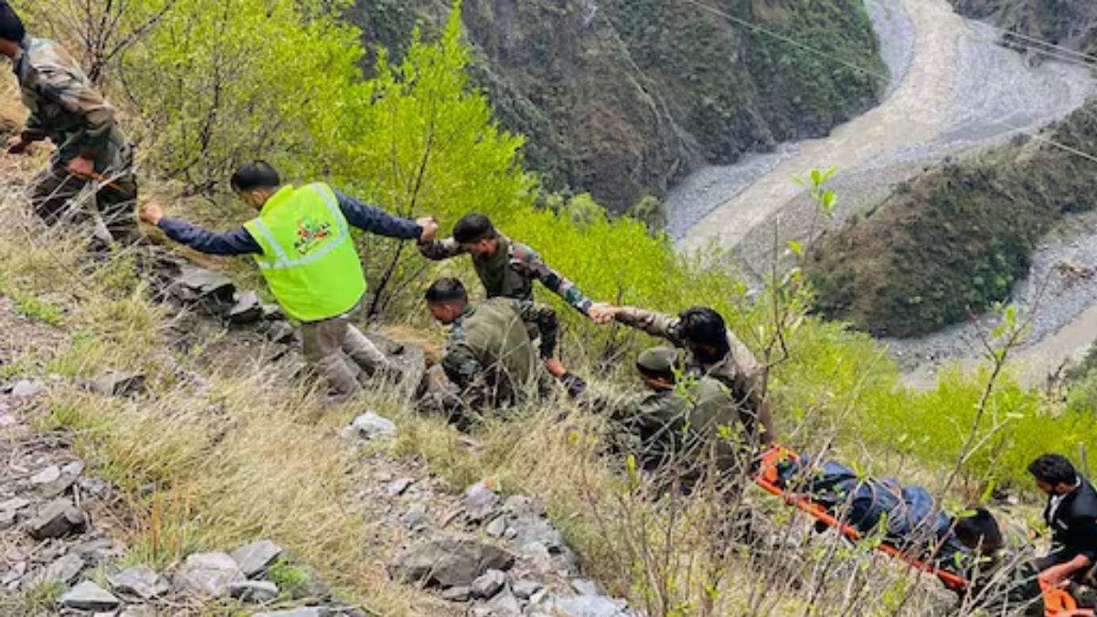 gujarat bus accident five pilgrims killed several injured as bus falls into gorge in gujarat 48 pilgrims going from trimbakeshwar to dwarka