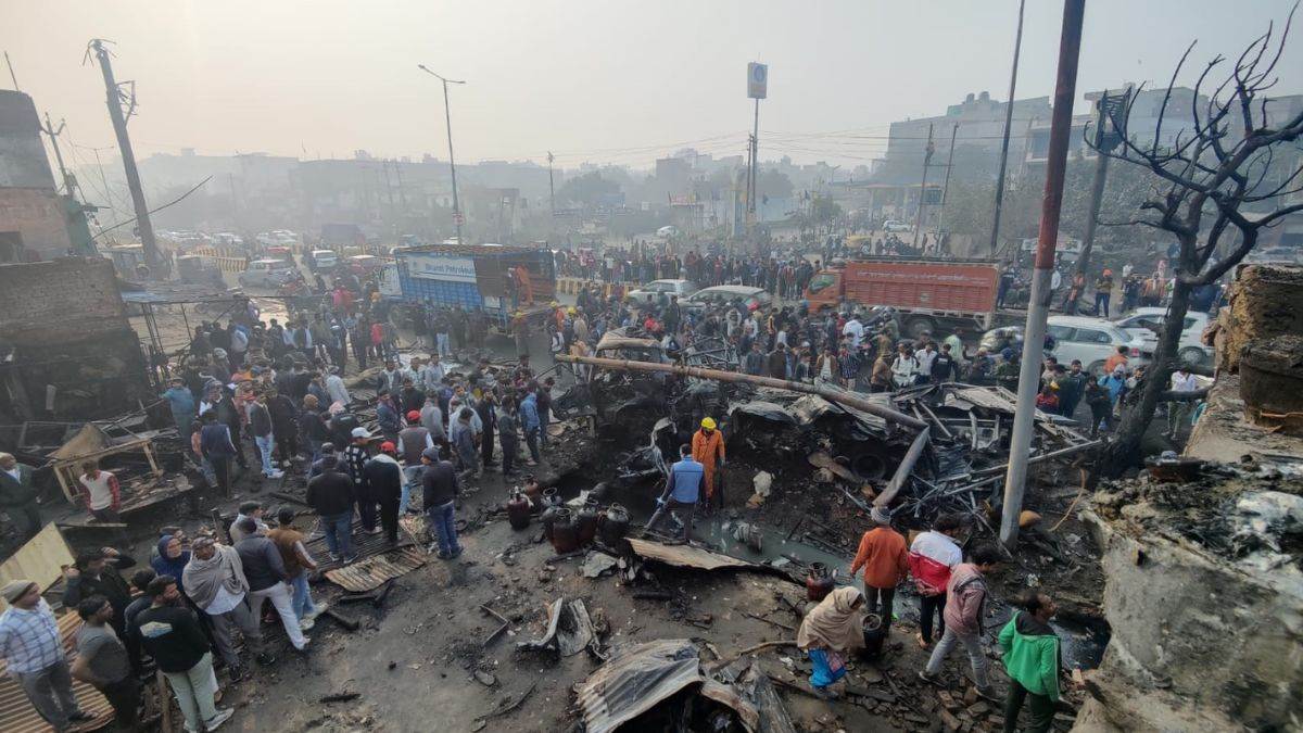 ncr ghaziabad cylinder blast breath stopped due to loud noise darkness before eyes