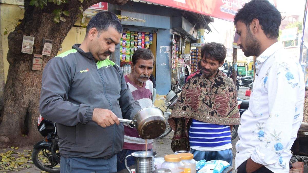 suspended inspector mohit yadav turns tea seller in jhansi and alleges harassment on up police