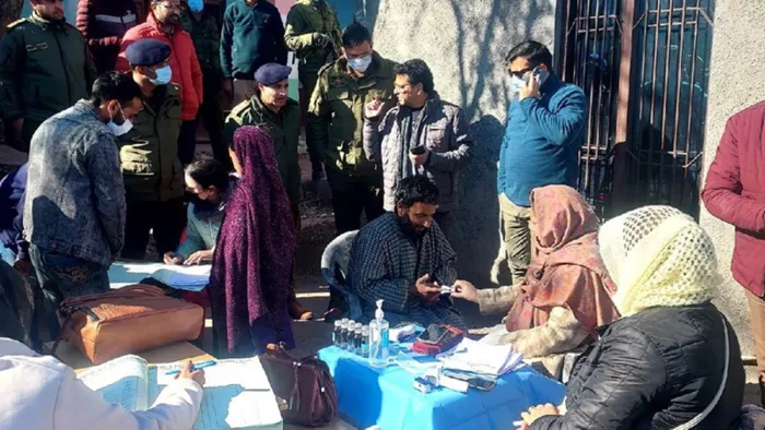 एम्स दिल्ली के डॉक्टरों की टीम पहुंची राजौरी के बडाल गांव (फाइल फोटो)