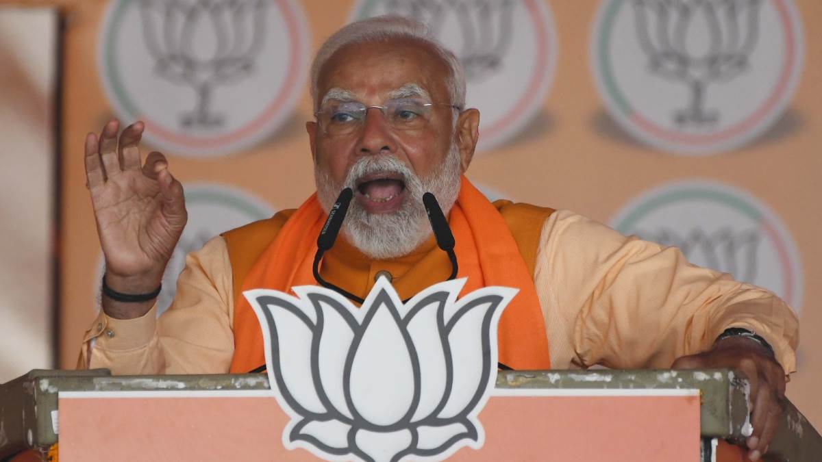 ncr rs 2500 will come to womens accounts by womens day pm modi made a big announcement ahead of delhi election2025