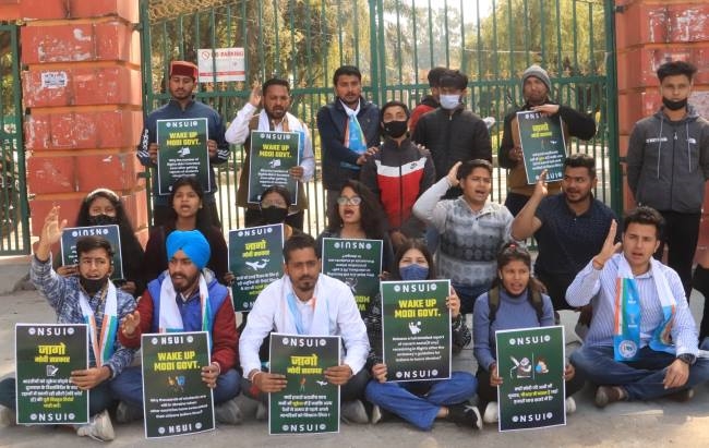 nsui protest at gandhi park for ukrain matter - Uttarakhand Dehradun City Local News