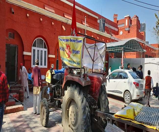 labor unions entered the irrigation department with a tractor in meerut