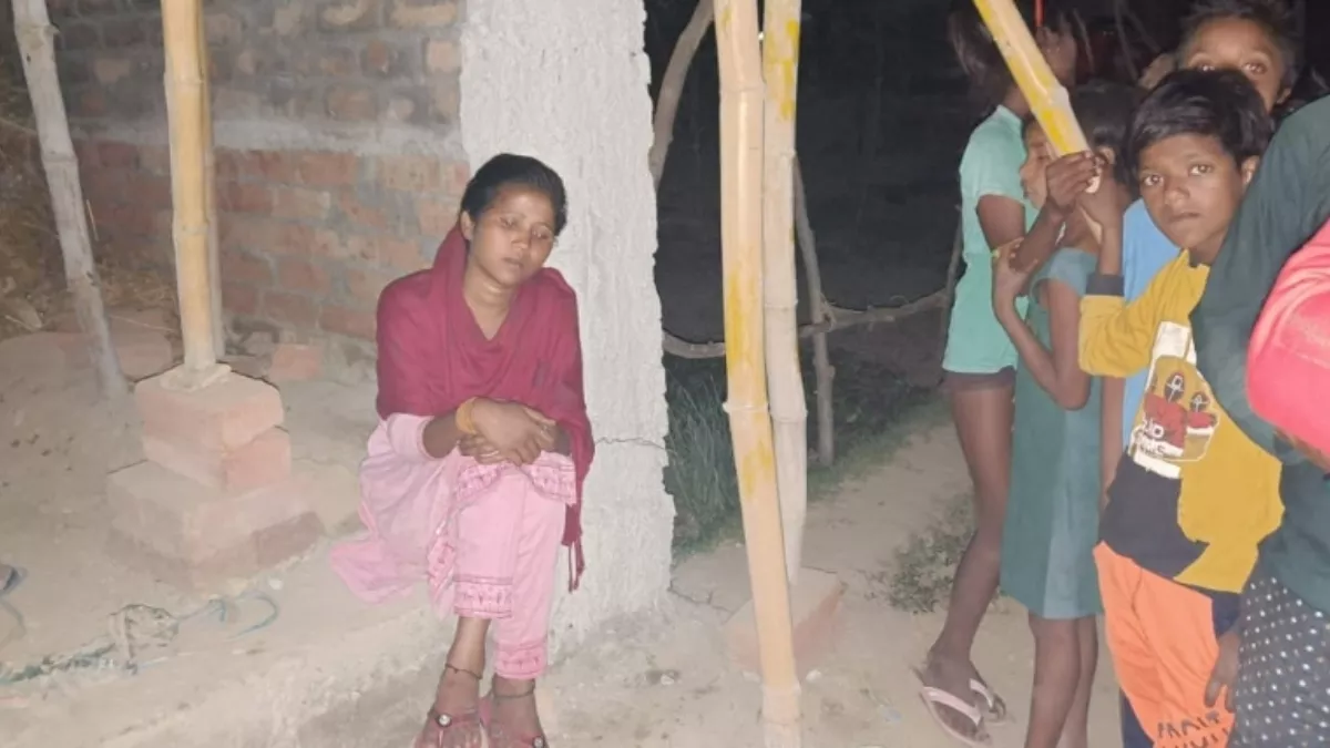 शादी से किया इंकार तो प्रेमिका धरने पर बैठी, प्रेमी हुआ फरार।