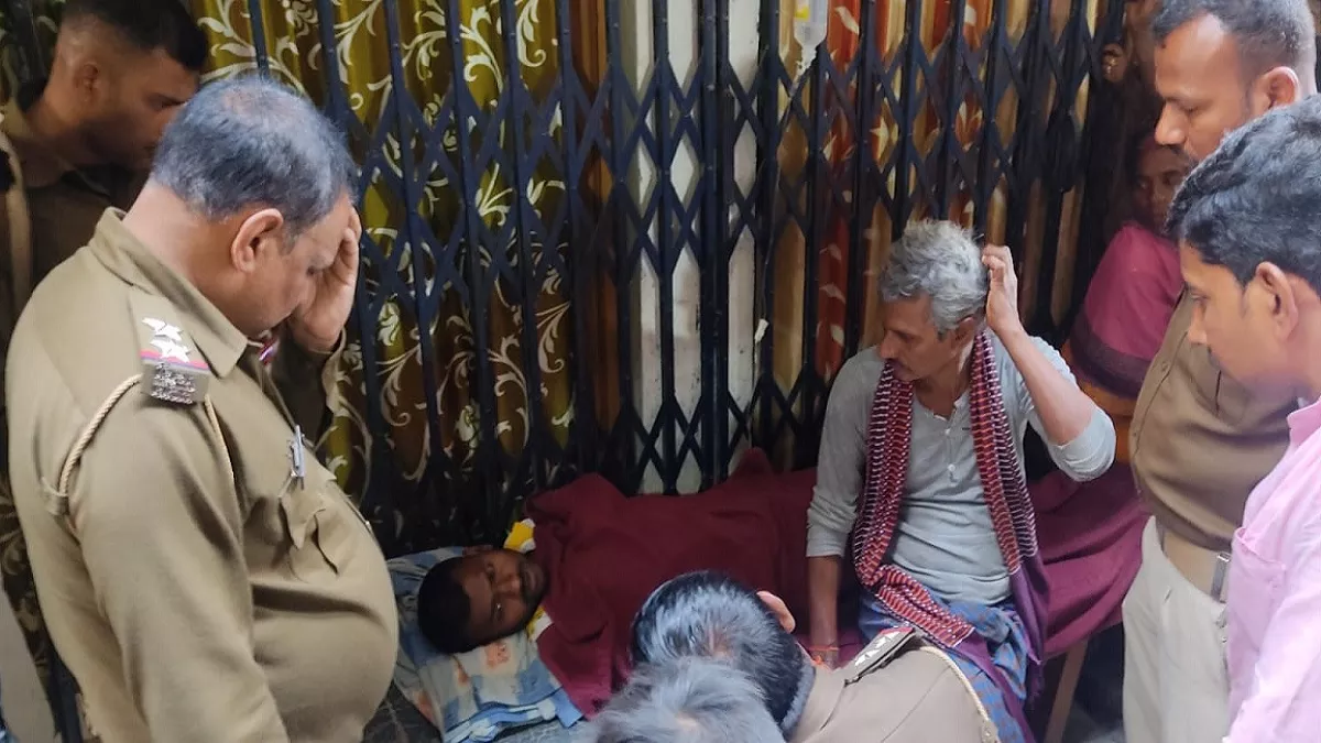 युवक को मोबाइल में फोटो दिखाकर पूछा- ये तुम हो ना? जवाब मिलते ही पेट में घोंप दिया चाकू