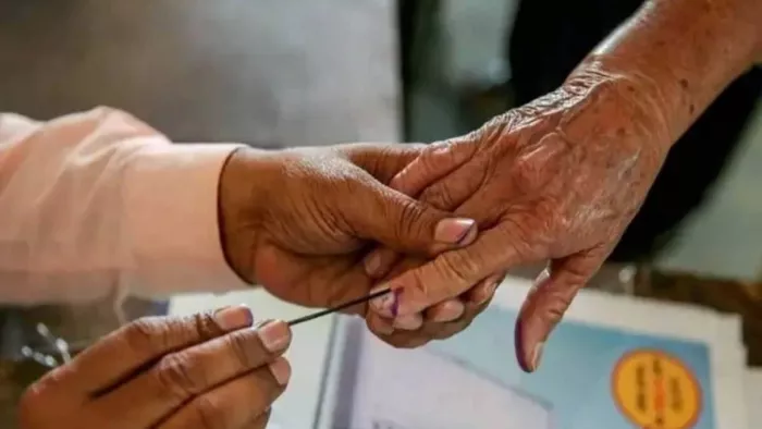 इरोड पूर्व विधानसभा सीट पर 18000 वोटों से आगे चल रहे कांग्रेस उम्मीदवार ईलनगोवन (फाइल फोटो)