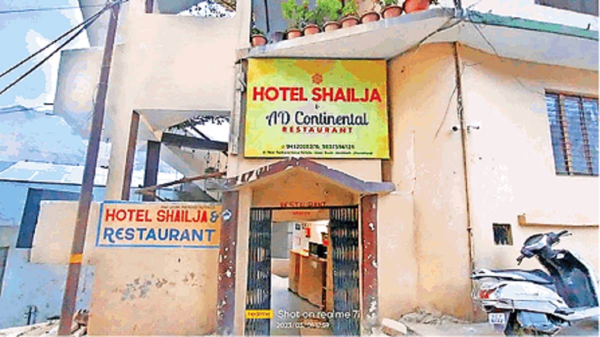https://www.jagranimages.com/images/newimg/02032023/02_03_2023-joshimath_hotel_and_home_stay_23345093.jpg