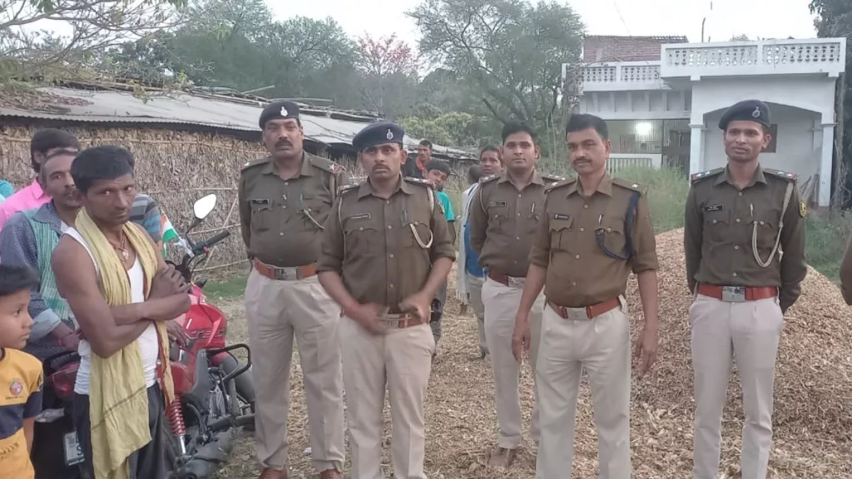 घटना के बाद छानबीन करती पुलिस- जागरण।