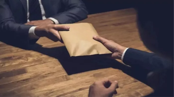 रिश्वतखोरी कर रहा था राजस्व कर्मचारी, मौके पर पहुंच गई ACB की टीम; देखते ही उड़ गए होश