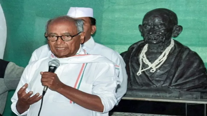 पार्टी विरोधी लोगों को कांग्रेस नेता दिग्विजय सिंह ने दी चेतावनी ।