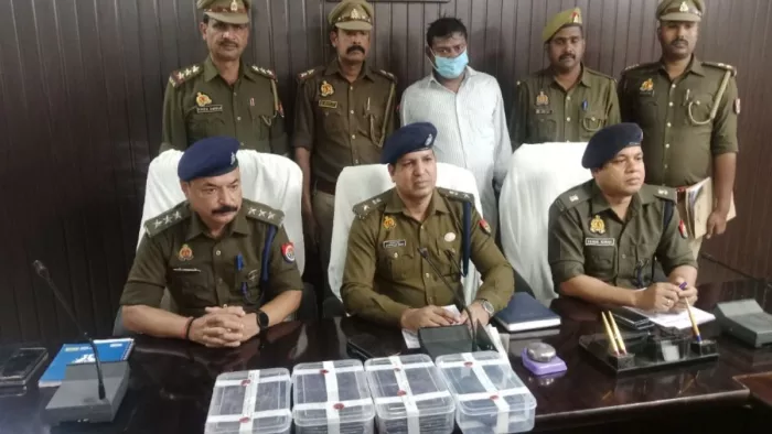 पांच किलो चरस के साथ पकड़े गए तस्कर: स्रोत पुलिस