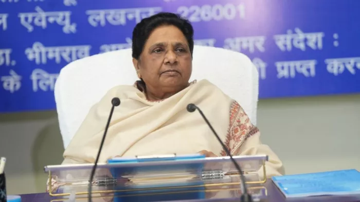 मायावती ने भतीजे आकाश आनंद को सभी पदों से हटा दिया। (तस्वीर जागरण)