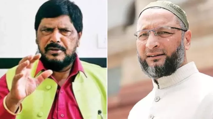 केंद्रीय मंत्री रामदास अठावले और असदुद्दीन ओवैसी। ( फाइल फोटो )