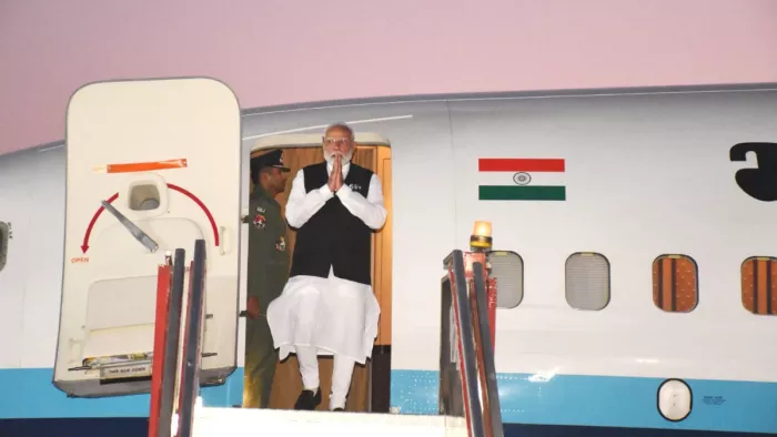 जामनगर वायुसेना स्टेशन पर उतरा पीएम मोदी का विमान। ( फोटो- @BJP4Gujarat)