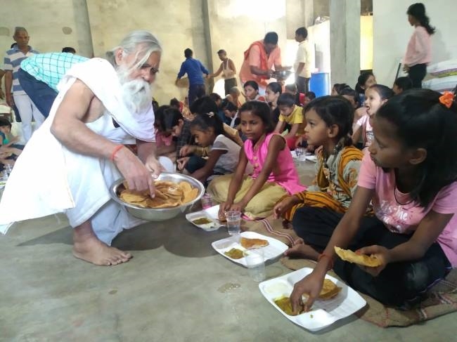 devotees shouted offerings at shri ram janaki temple